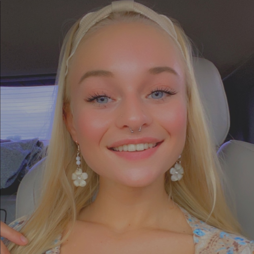 Meet your Posher, Alivia